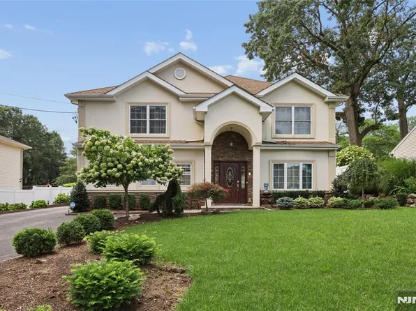 238 Monroe Ave, Paramus, NJ 07652