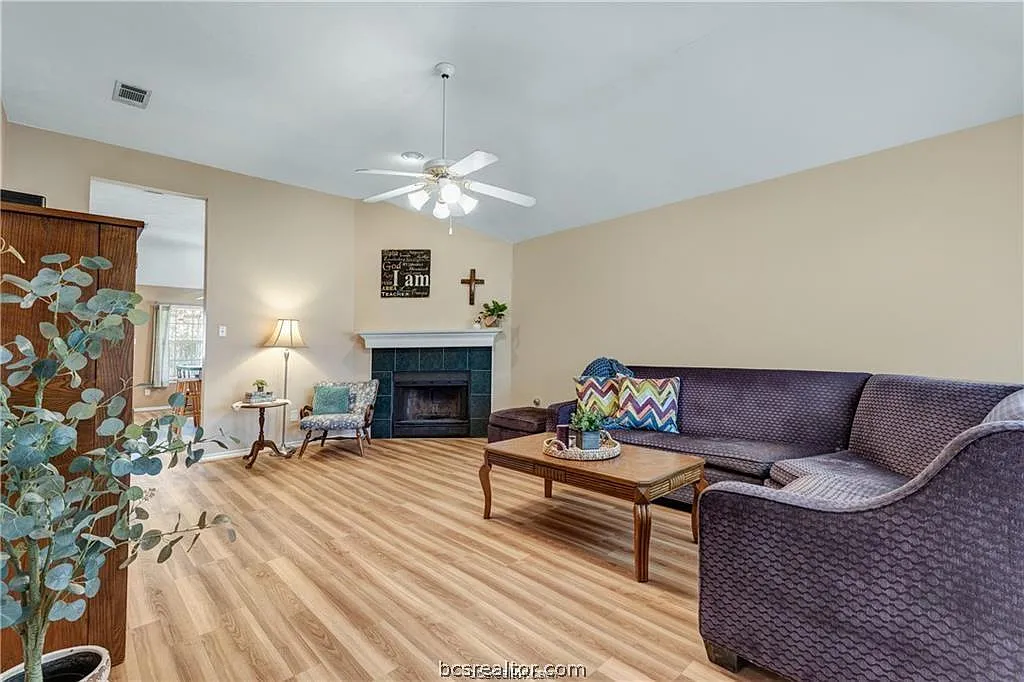 Building Photo - 807 Azalea Ct