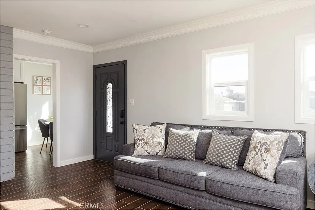 3 bed, 2.5 bath, 1083 sqft, $3,400 — Photo 4