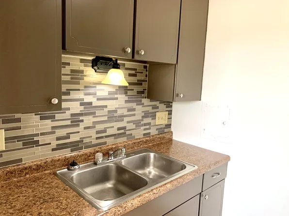 2055 Blairs Ferry Rd NE, Cedar Rapids, IA 52402