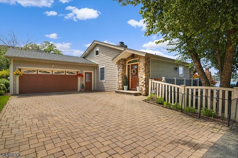 1st image of 5 Lee Dr
