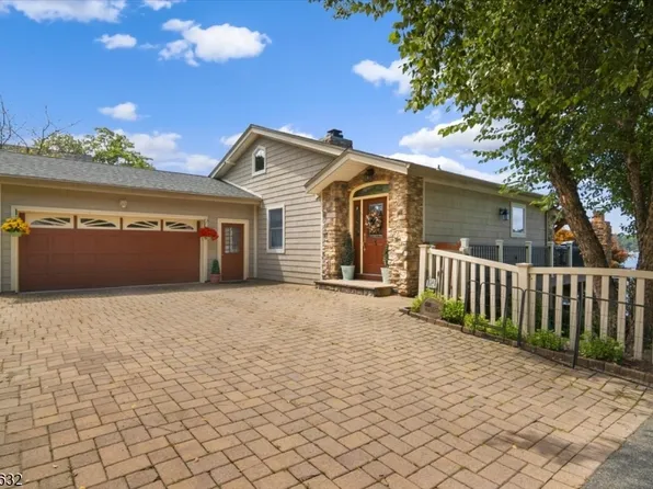 5 Lee Dr, Mount Arlington Boro, NJ 07856