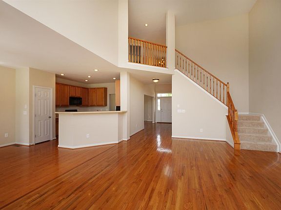 5th image of 8344 Sea Mist Ct