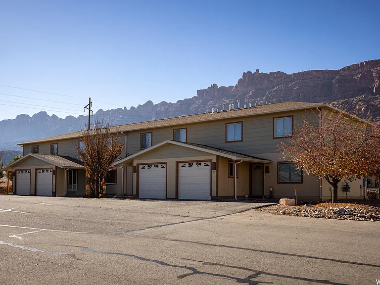 2589 E Cactus Rd — Photo 14