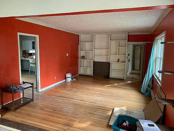 2nd image of 1109 E Mills Ave