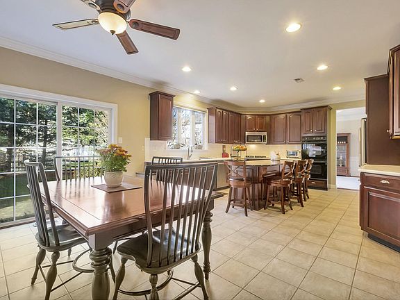 5th image of 1292 Clearview Dr