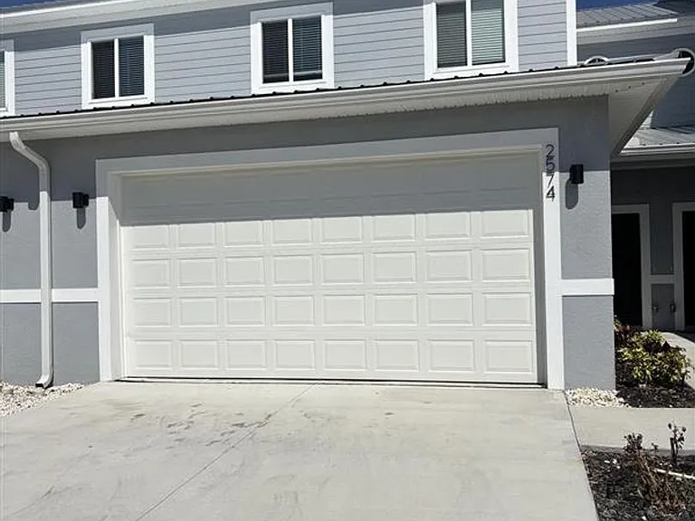 2574 Pine Pl — Photo 2