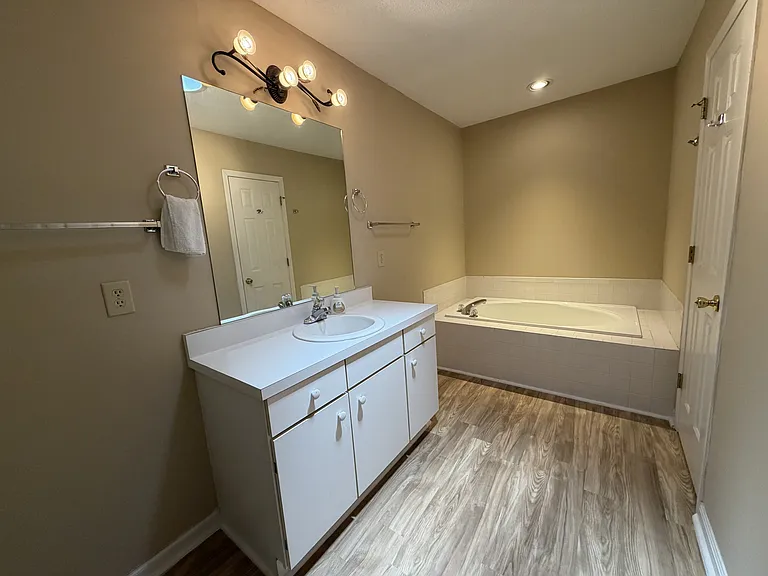 3445 Westgate Dr #1 — Photo 5