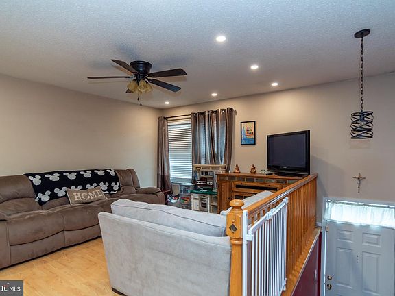 4th image of 204 Lansdowne Ct