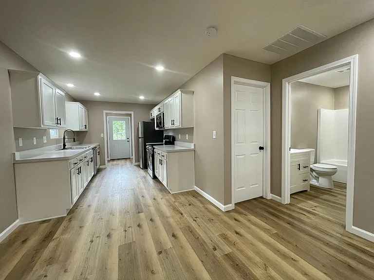 2200 Ash St — Photo 13