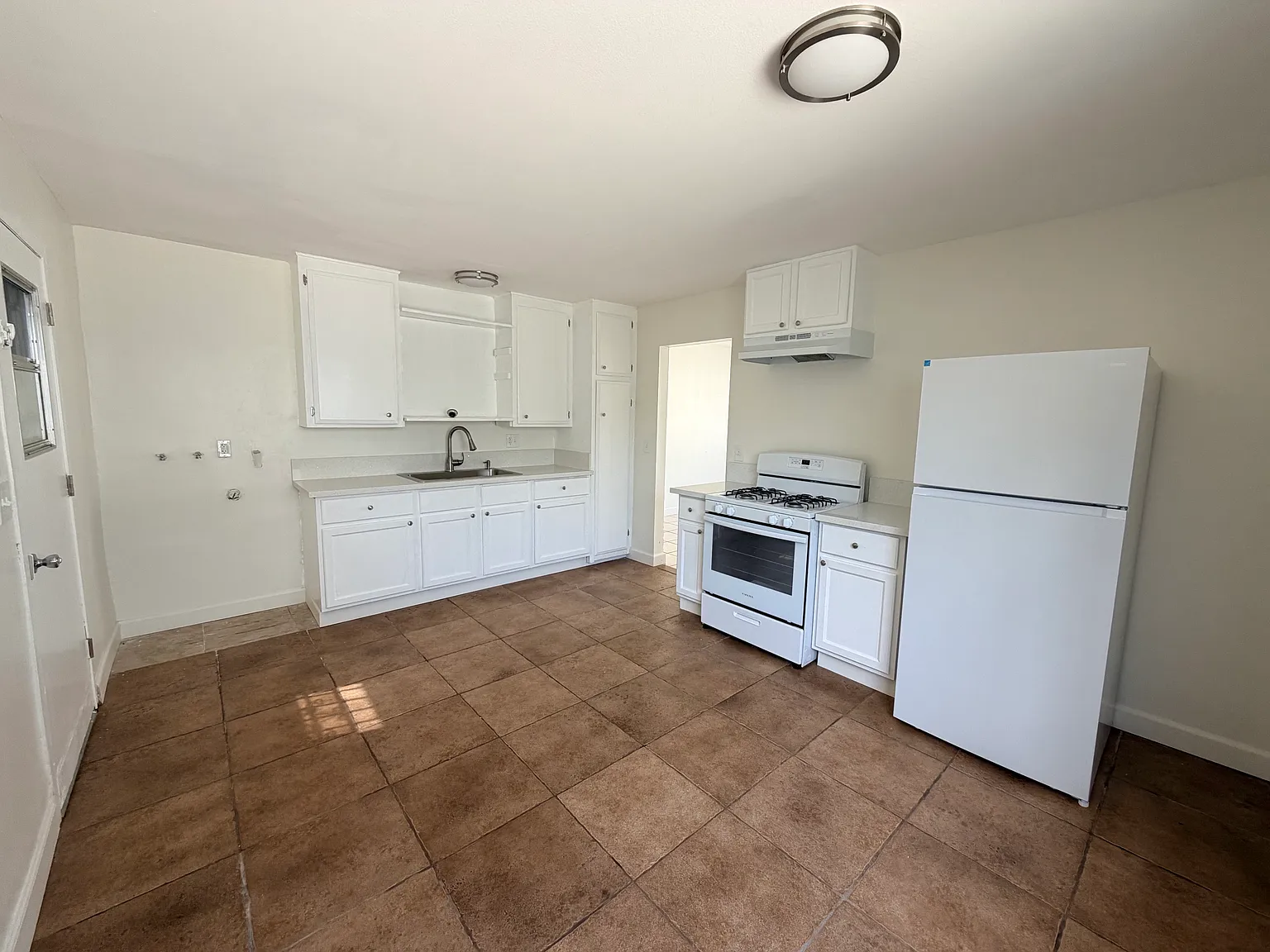 2 bed, $2,350 — Photo 2