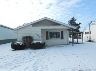 203 S Wagner Ave, Wapakoneta, OH 45895