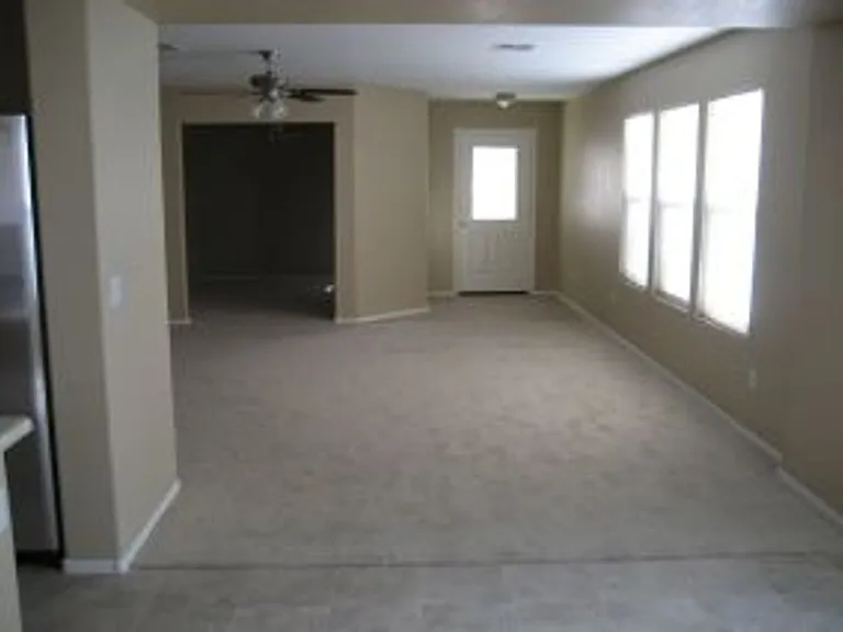 3232 W Cavedale Dr — Photo 3