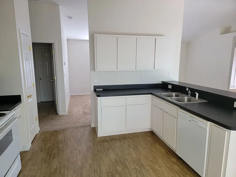 8464 N Bolder Dr — Photo 7