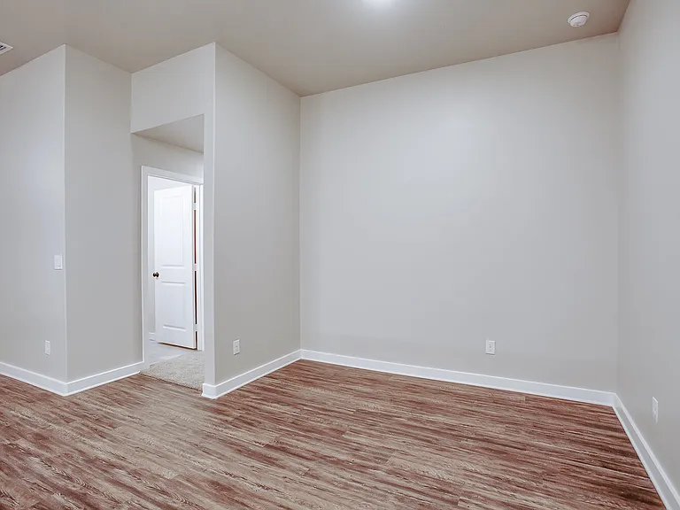 13702 Avenue R — Photo 9