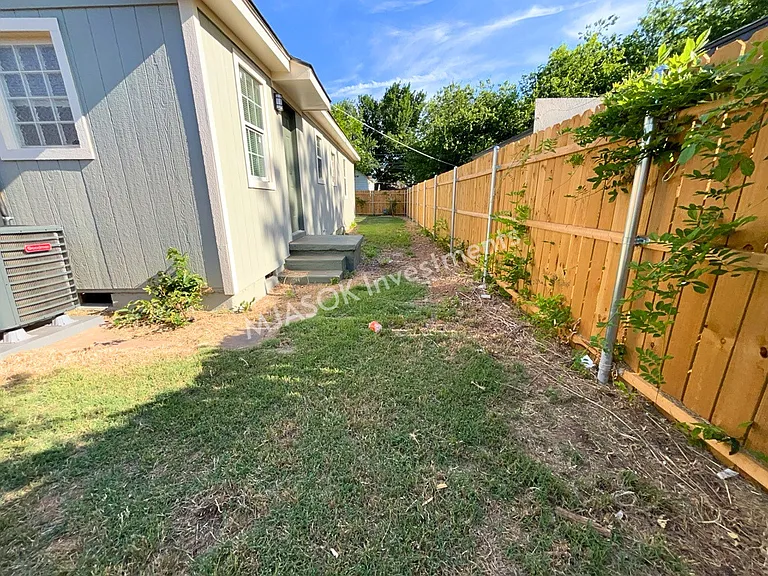 2308 NW 20th St — Photo 4