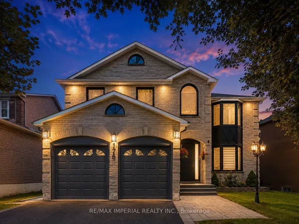 176 Timpson Dr, Aurora, ON L4G 5N2