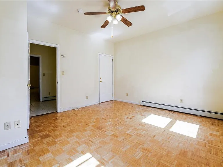 1020 Park Ave #8 — Photo 4