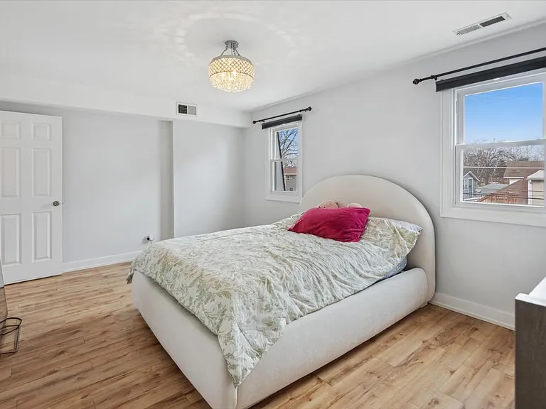 6534 W Montrose Ave #3W — Photo 12