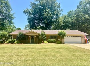 1352 Memorial Dr, Cleveland, MS 38732