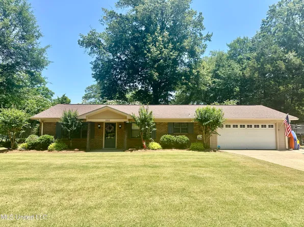 1352 Memorial Dr, Cleveland, MS 38732
