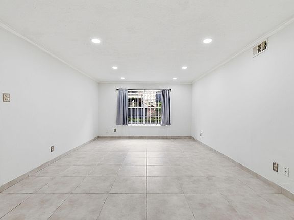 5th image of 7900 Westheimer Rd APT 147