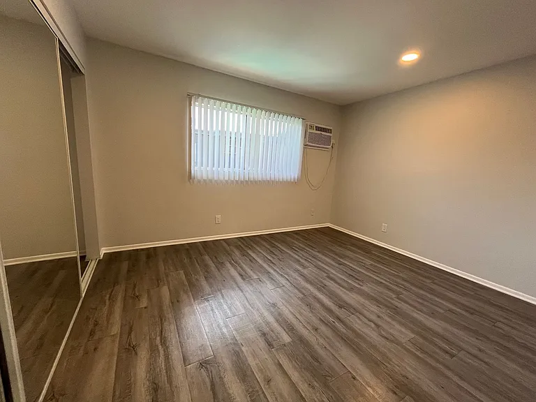 4444 Ensign Avenue — Photo 22