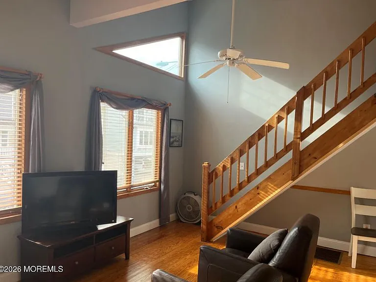 266 1st Ave — Photo 8