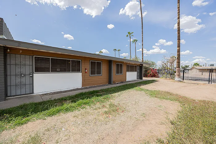 Photo 1 of 12 - 2139 W Devonshire Ave #2 - Phoenix, AZ Primary Photo - 2139 W Devonshire Ave #2