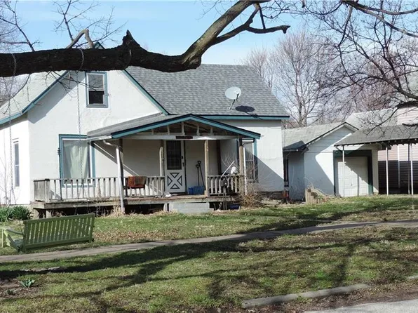 312 Shawnee St, Hiawatha, KS 66434