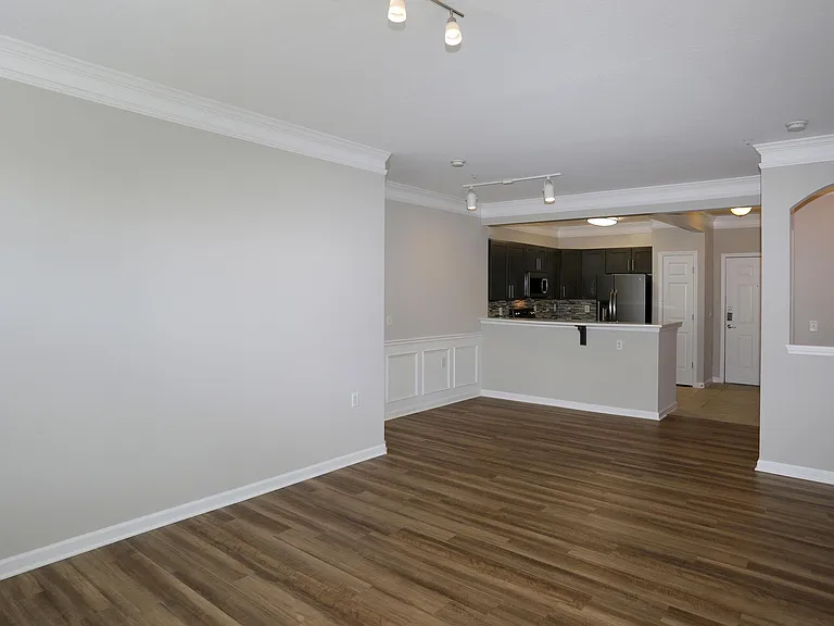 GORGEOUS HARDWOOD-INSPIRED FLOORING