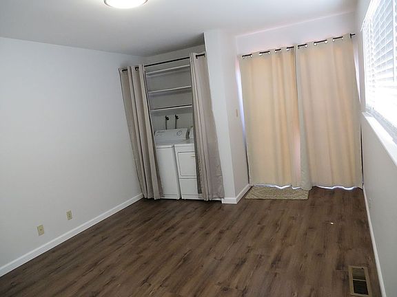 Family room & washer/dryer