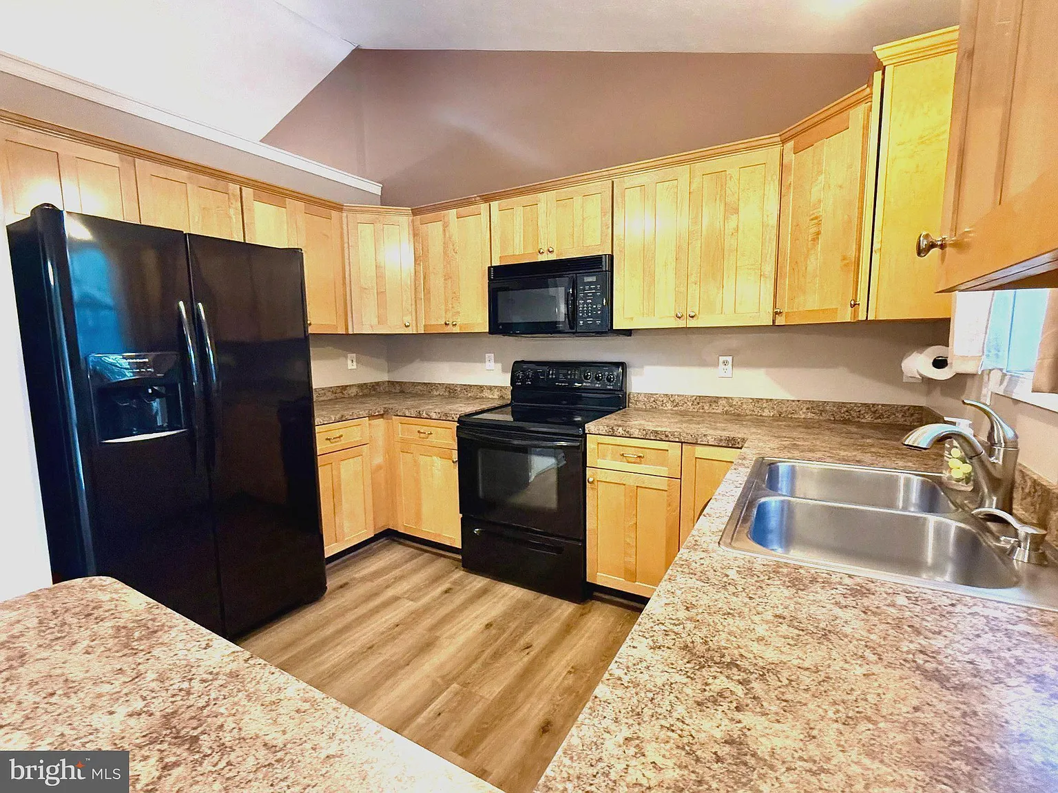 3 bed, 2.0 bath, 1786 sqft, $2,175 — Photo 4