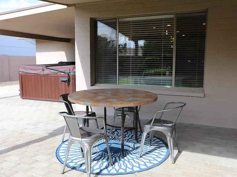N 48th Pl — Photo 33