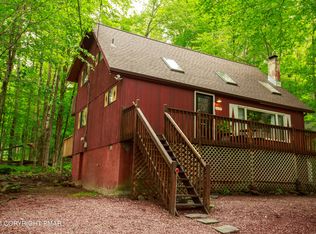 111 Oswayo Dr, Pocono Lake, PA 18347