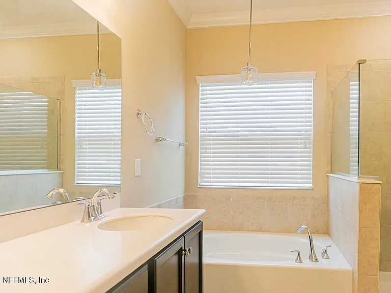 10104 Bedford Lakes Ct — Photo 9