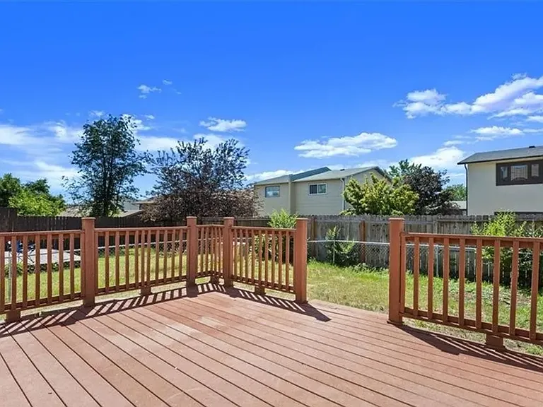 300 Aristocrat Dr — Photo 12