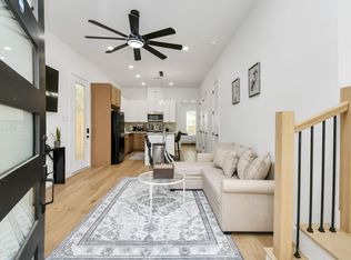 7129 Sidney St #B, Houston, TX 77021