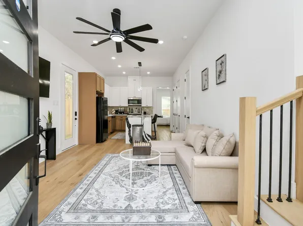 7129 Sidney St #B, Houston, TX 77021