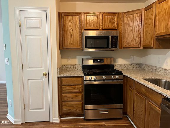 5th image of 3030 Barrymore St Unit 109