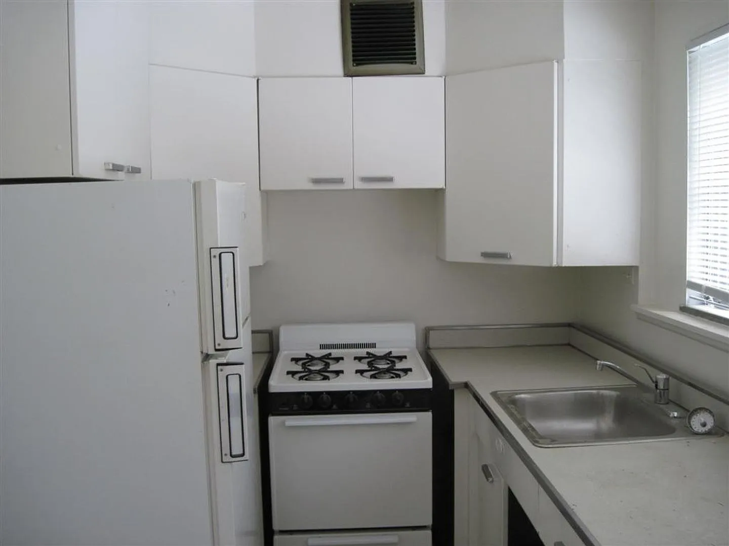 300 - *745-771 St. Johns Townhomes* — Photo 3