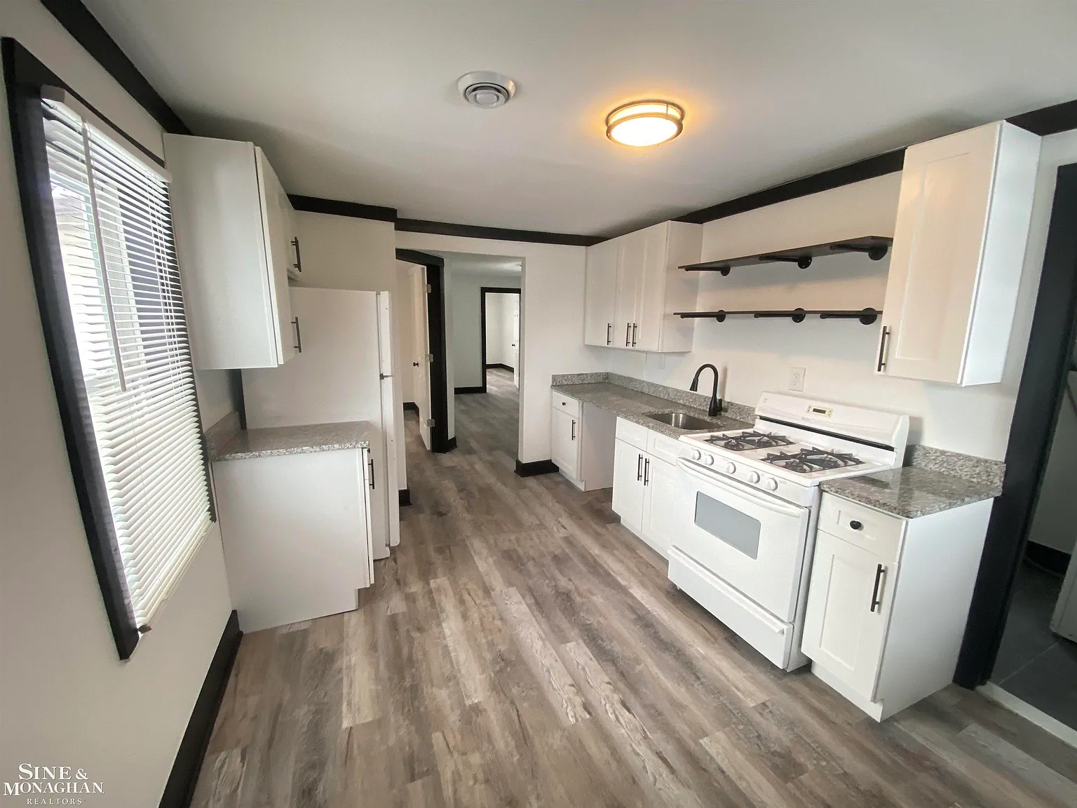 7406 Oakland St APT 4 photo 1