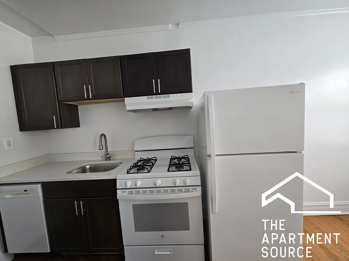 Building Photo - 1717 W North Shore Ave #1F
