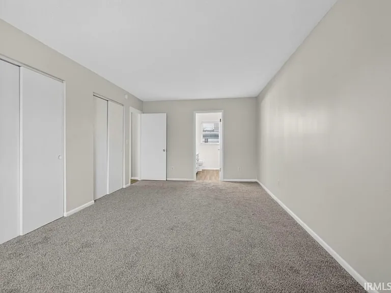 924 E Washington Center Rd — Photo 14