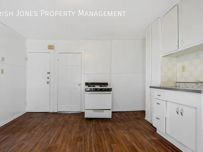215 Thompson St #2 — Photo 9
