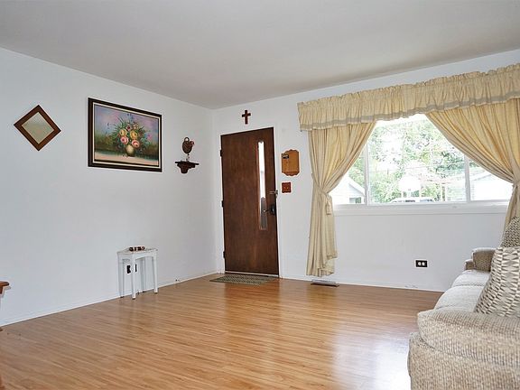 2nd image of 36526 N Edgewood Dr