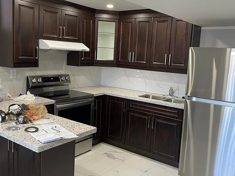300 Miller Park Ave — Photo 3