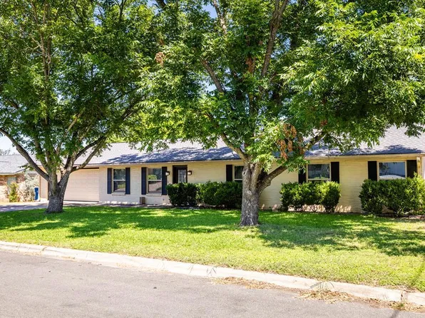 705 Overhill Dr, Kerrville, TX 78028