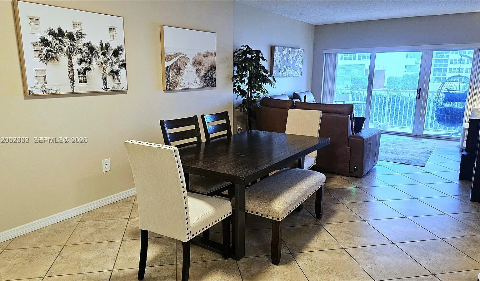 Hemispheres Condo — Photo 4