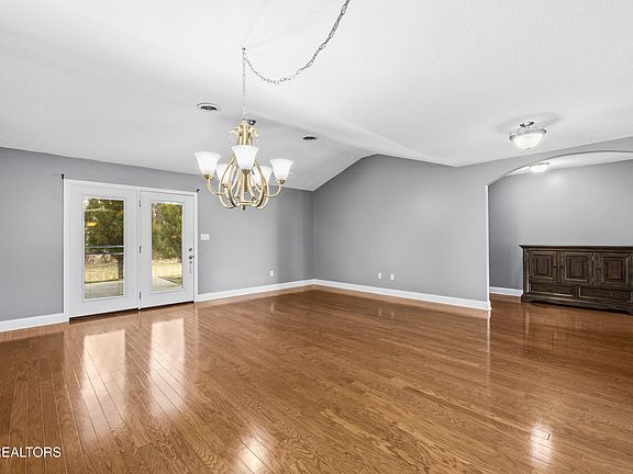 4th image of 136 River Garden Ct